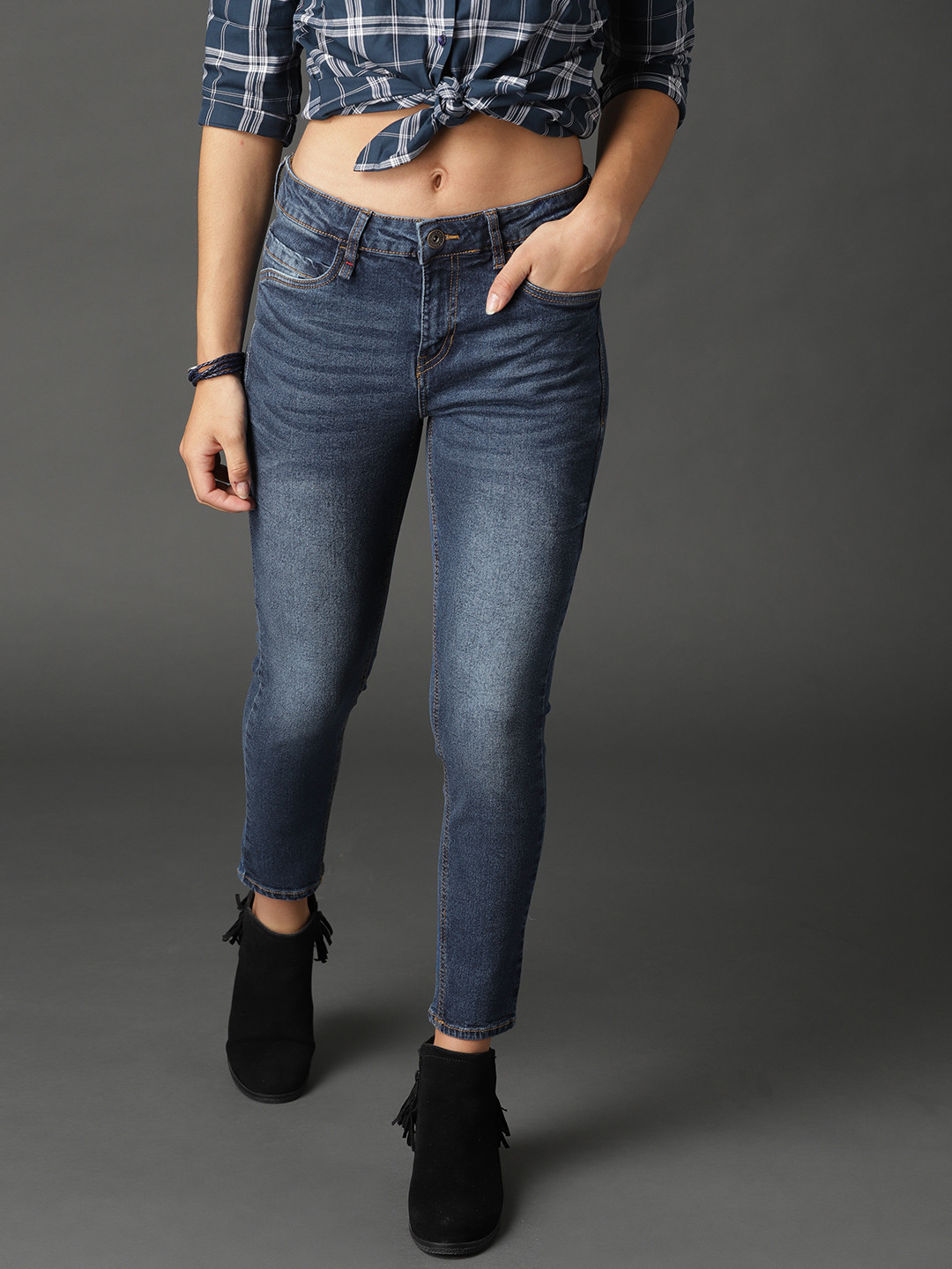 Roadster Women Blue Skinny Fit Mid-Rise Clean Look Stretchable Crop Jeans