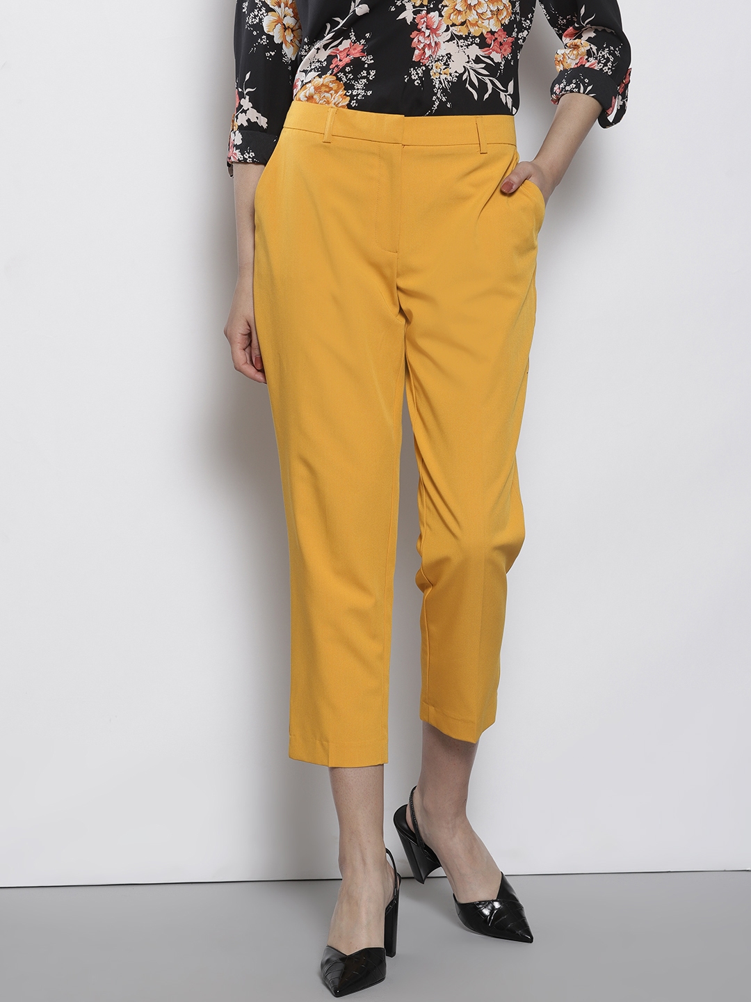 ladies yellow cropped trousers