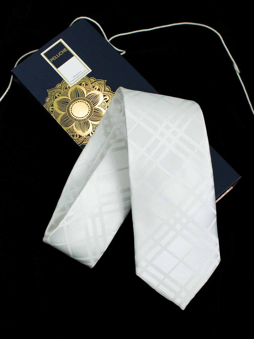 PELUCHE White Checked Broad Tie