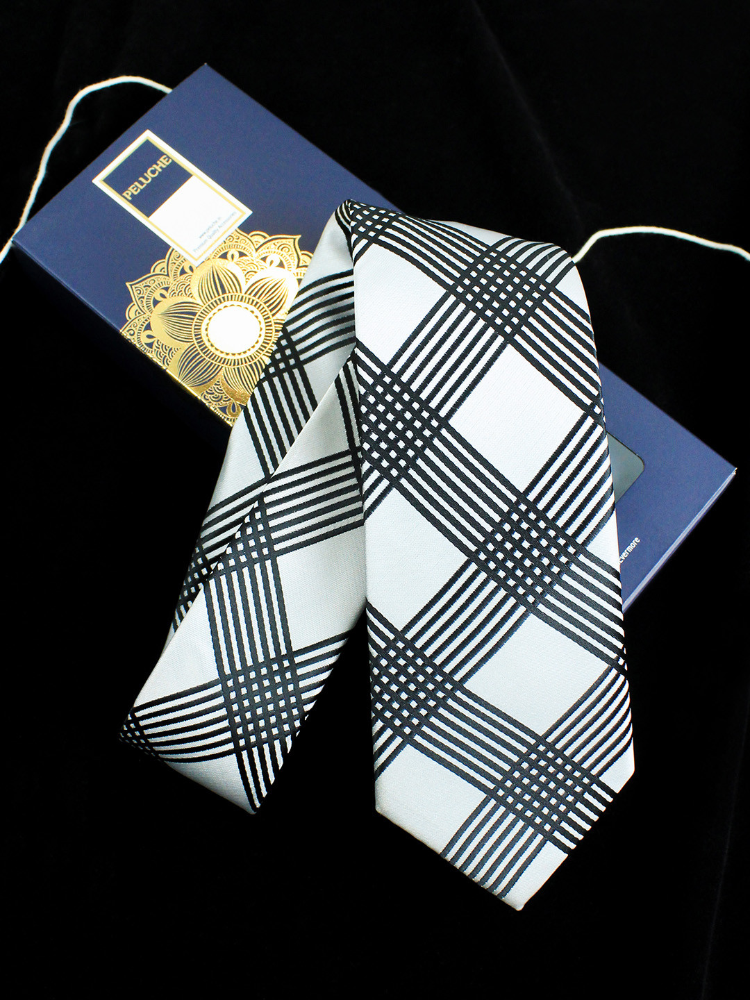 PELUCHE White Checked Broad Tie