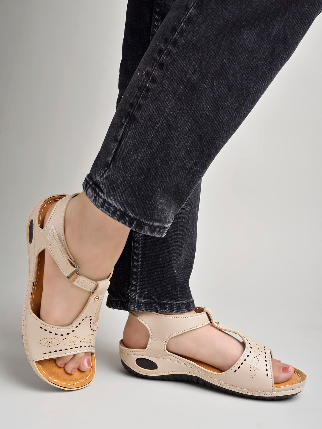 Shoetopia Women Cream-Coloured Solid Heels