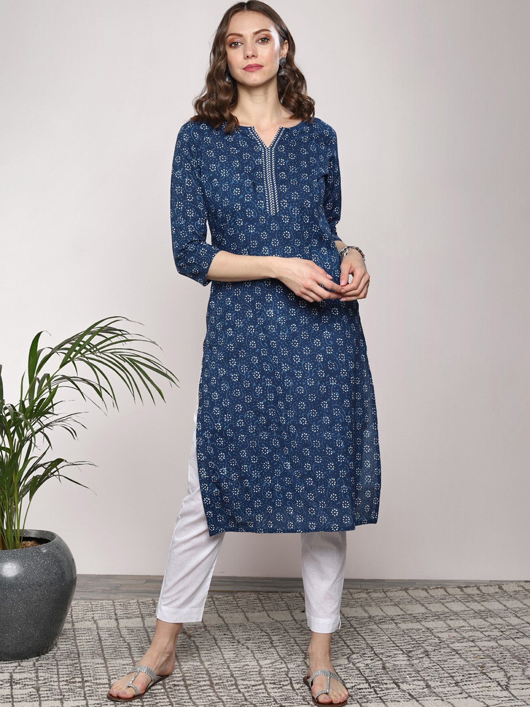 Buy Jaipur Kurti Women Blue Solid Straight Silk Crepe Kurta With Pant And  Dupatta Online.