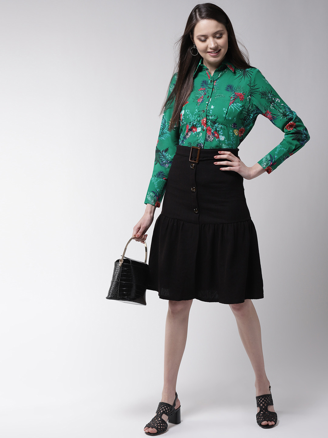 WoowZerz Women Green & Red Regular Fit Printed Casual Shirt