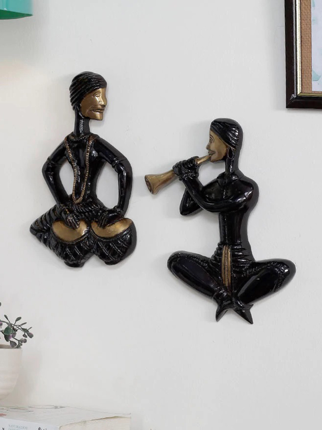 eCraftIndia Jugalbandi Set of 2 Musicians Brass Glossy 2Pcs Wall Hangings-8.5In