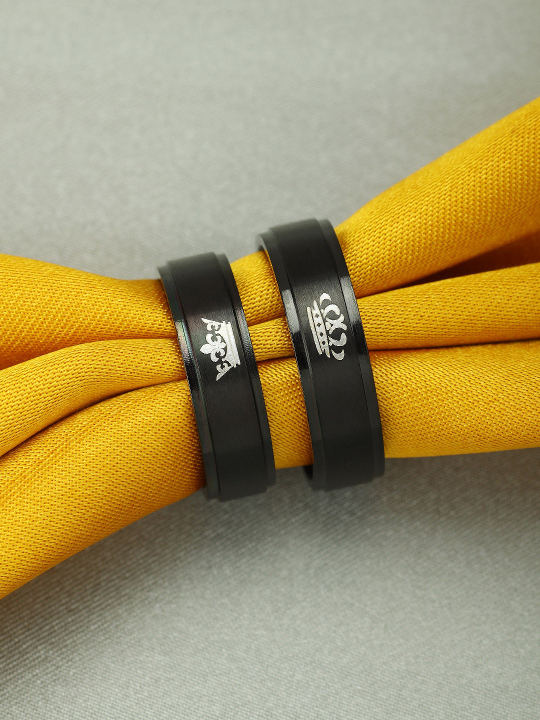 Peora Unisex Black Set Of 2 Her King His Queen Finger Rings