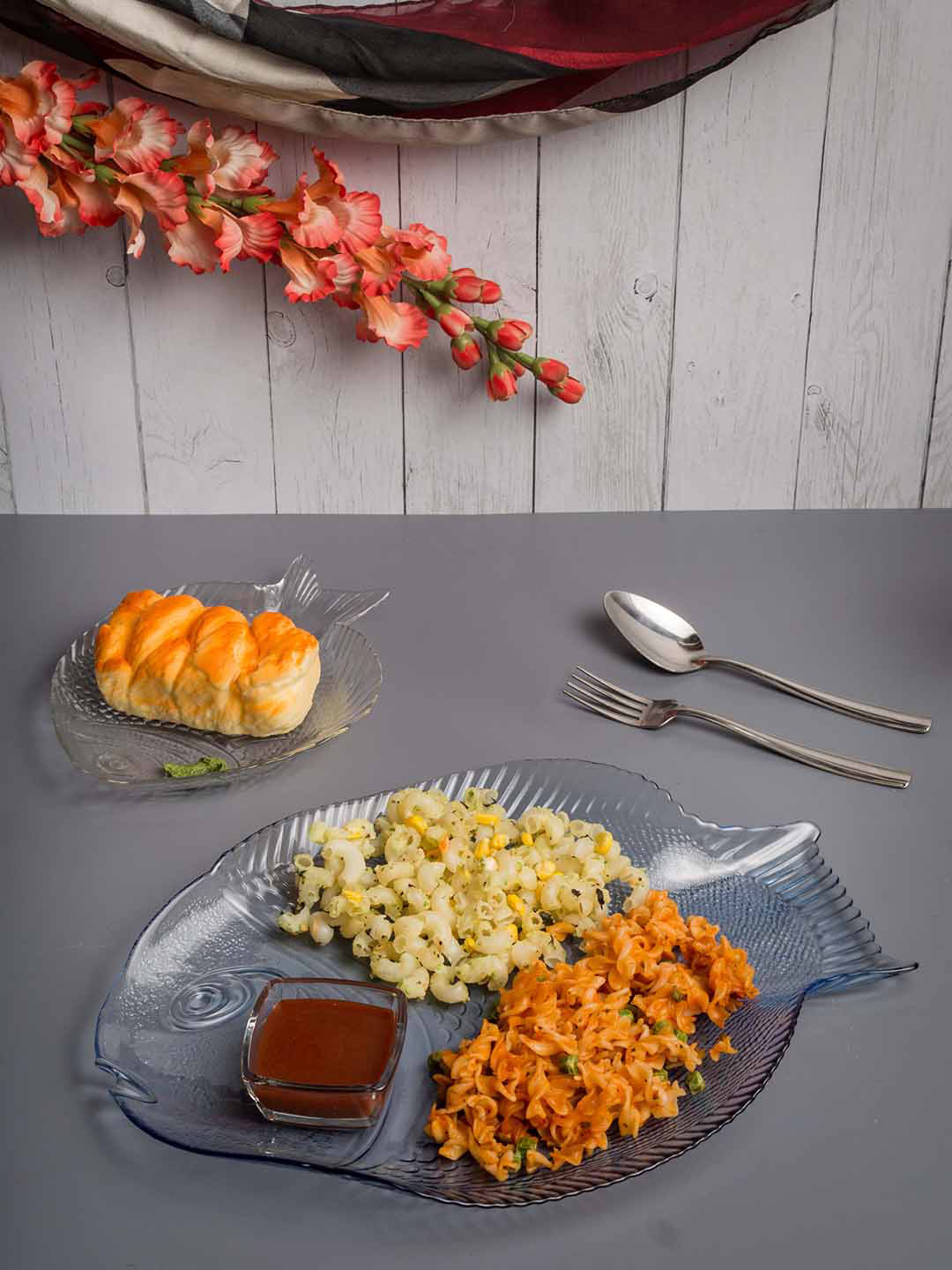 Pasabahce Set of 2 Blue Fish-Shaped Plates