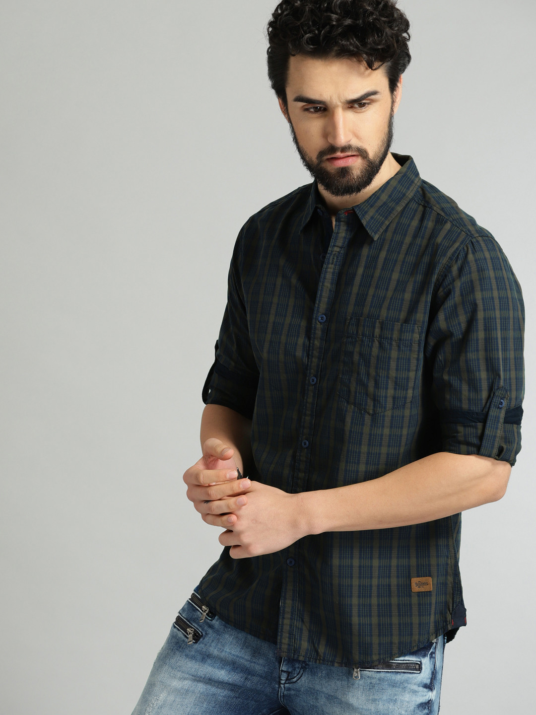 The Roadster Lifestyle Co Men Olive Green & Navy Blue Regular Fit Checked Casual Shirt