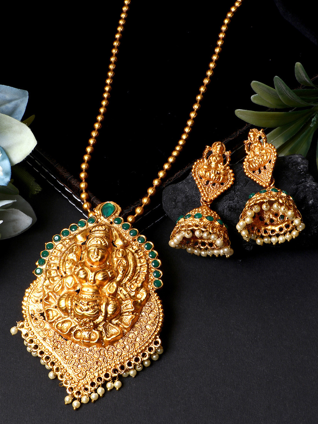 ANIKAS CREATION Women Gold-Green & Green Stone-Studded Temple Jewellery Set