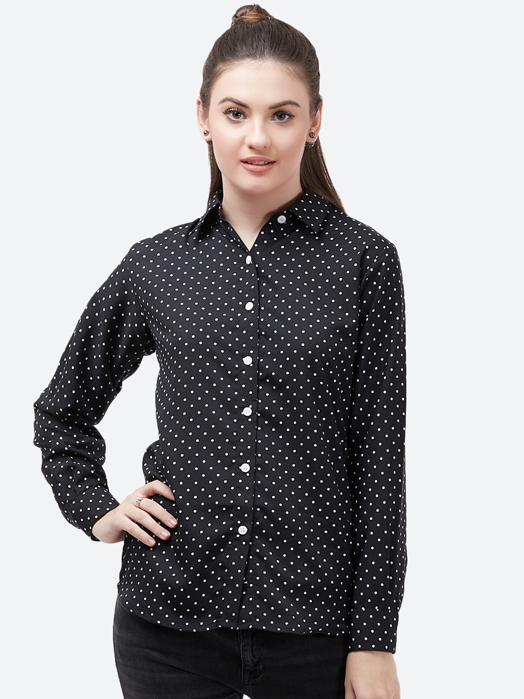 Indietoga Women Black & White Slim Fit Printed Casual Shirt