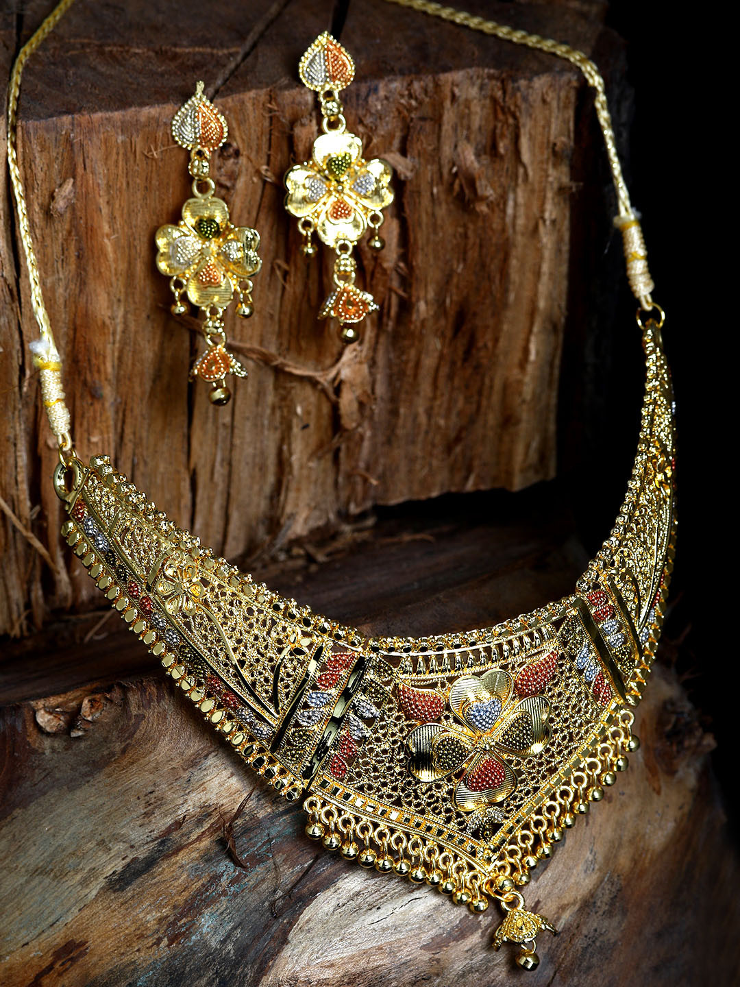 ANIKAS CREATION Gold-Plated & Red Hasli Jewellery Set