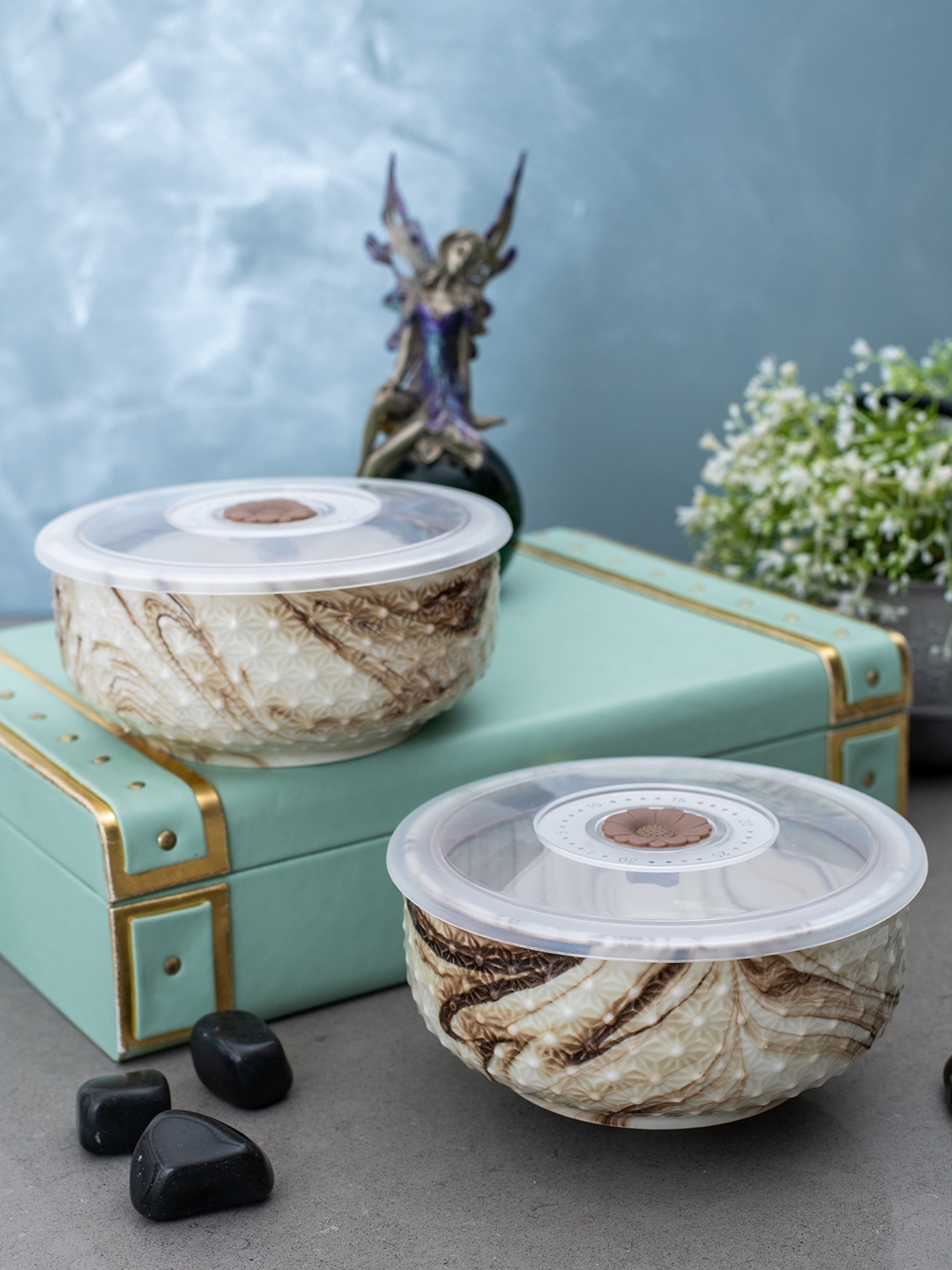 White Gold Set of 2 White Brown Airtight Bowls with Plastic Lids