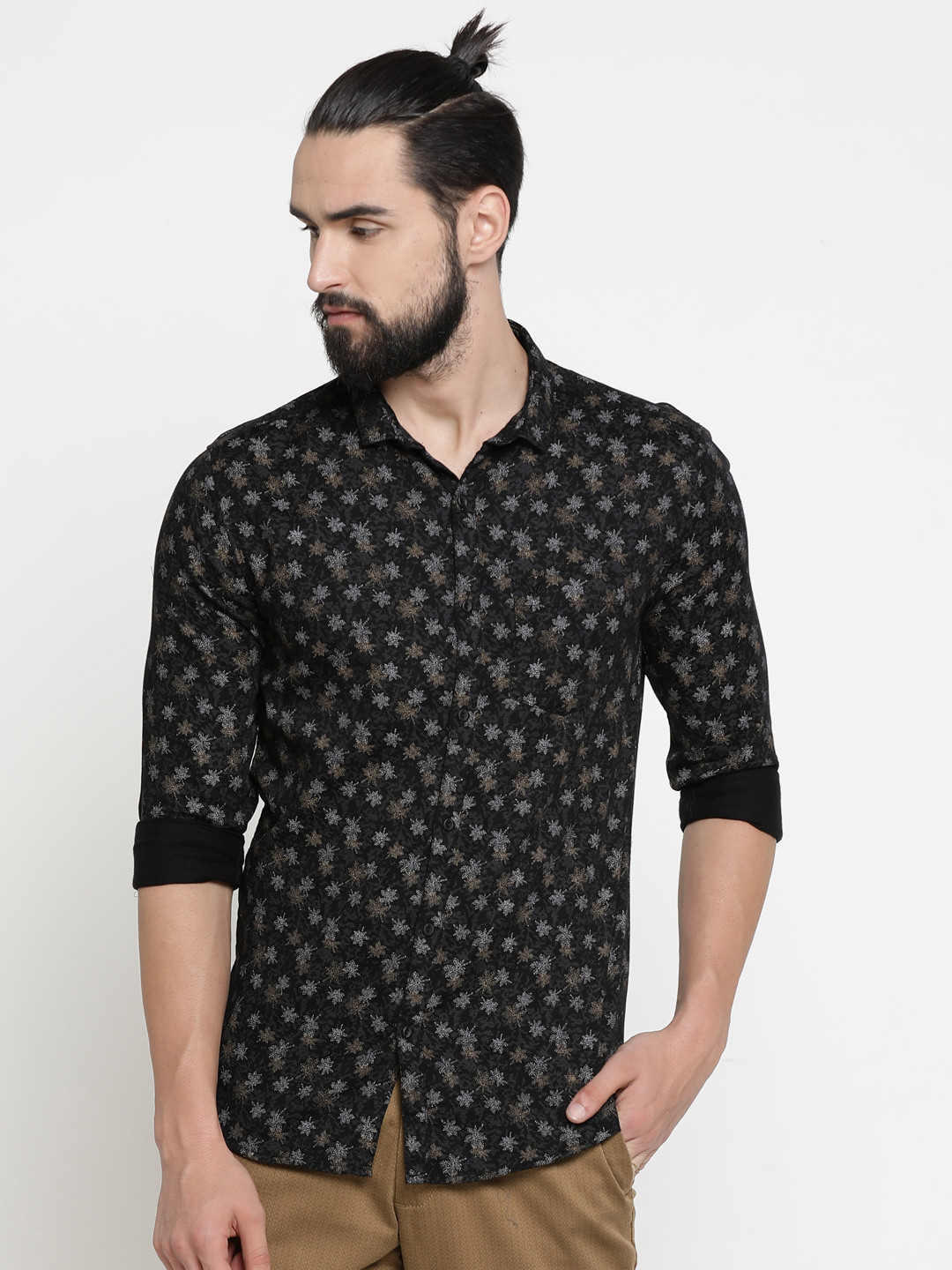 SHOWOFF Men Black & Off-White Printed Slim Fit Casual Shirt