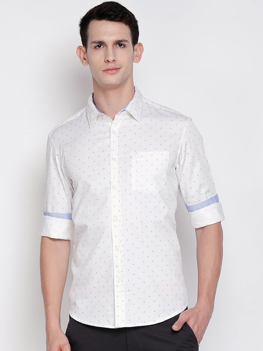 Basics Men White & Blue Slim Fit Printed Casual Shirt
