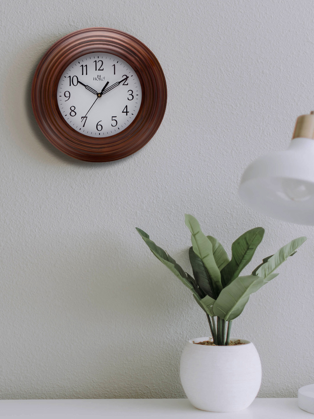 Horo White Handcrafted Round Solid 30 cm Handcrafted Analogue Wall Clock