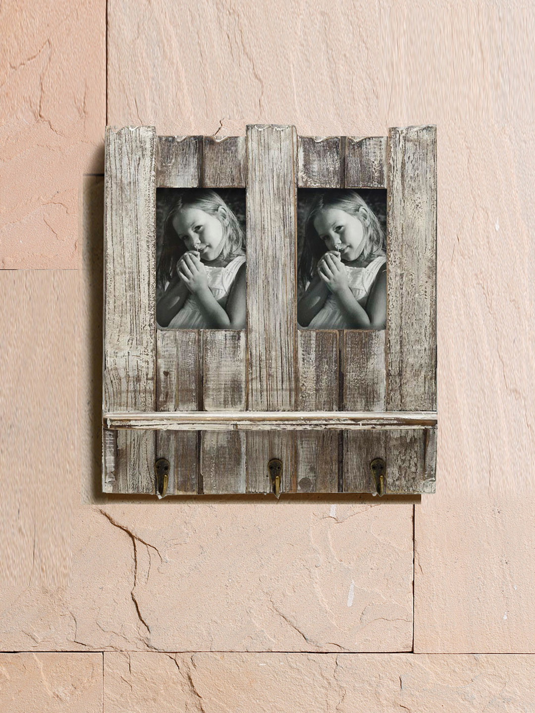 Aapno Rajasthan Brown Wooden Photo Frame With Key Hooks