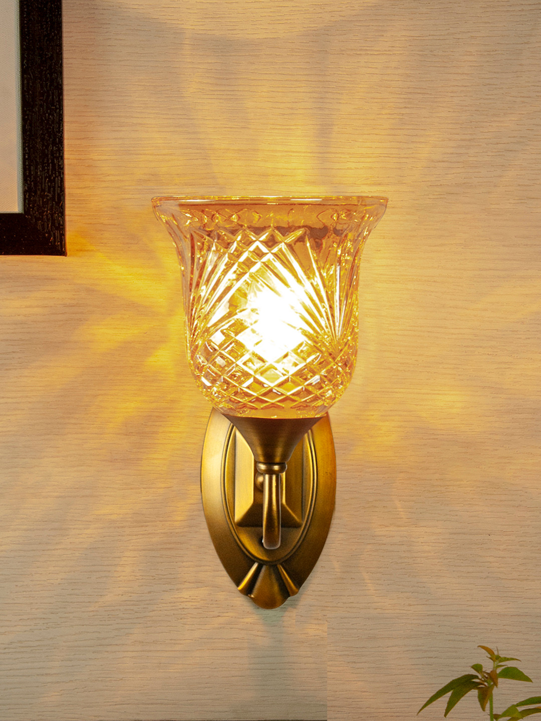 Orah Gold frustum shaped Wallchiere