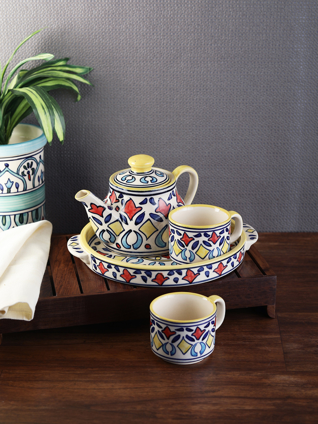 VarEesha Set of 4 Multicoloured Printed Ceramic Tea Pot with Cups