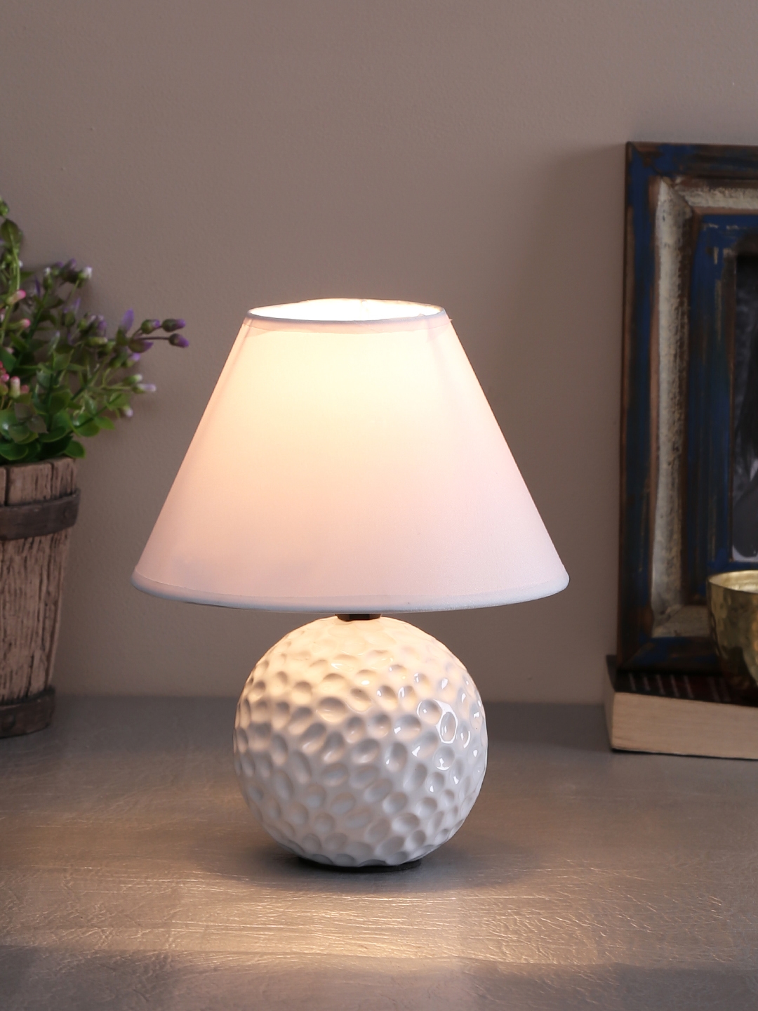 TAYHAA White Textured Frustum-Shaped Table Lamp