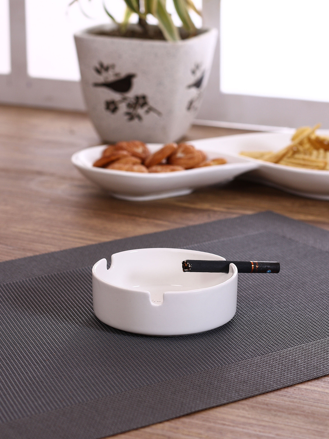 CLAY CRAFT White Ceramic Ash Tray