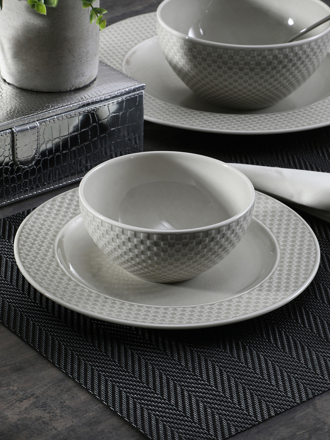 Pure Home and Living Set Of 4 Grey Textured Ceramic Bowls