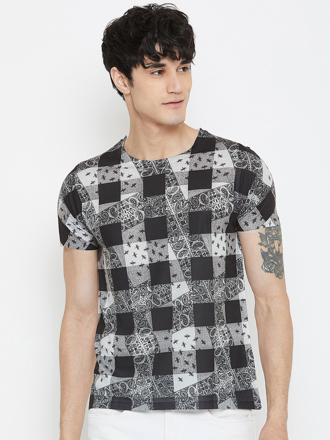 Wear Your Mind Men White Checked Round Neck T-shirt