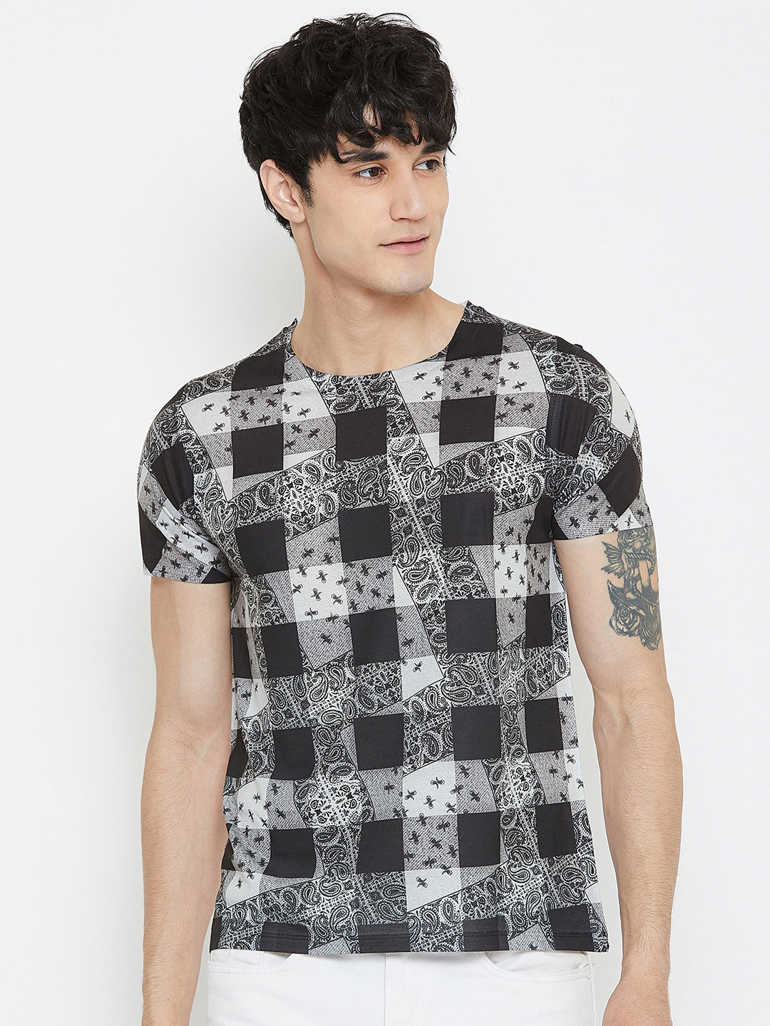 Wear Your Mind Men Black Checked Round Neck T-shirt