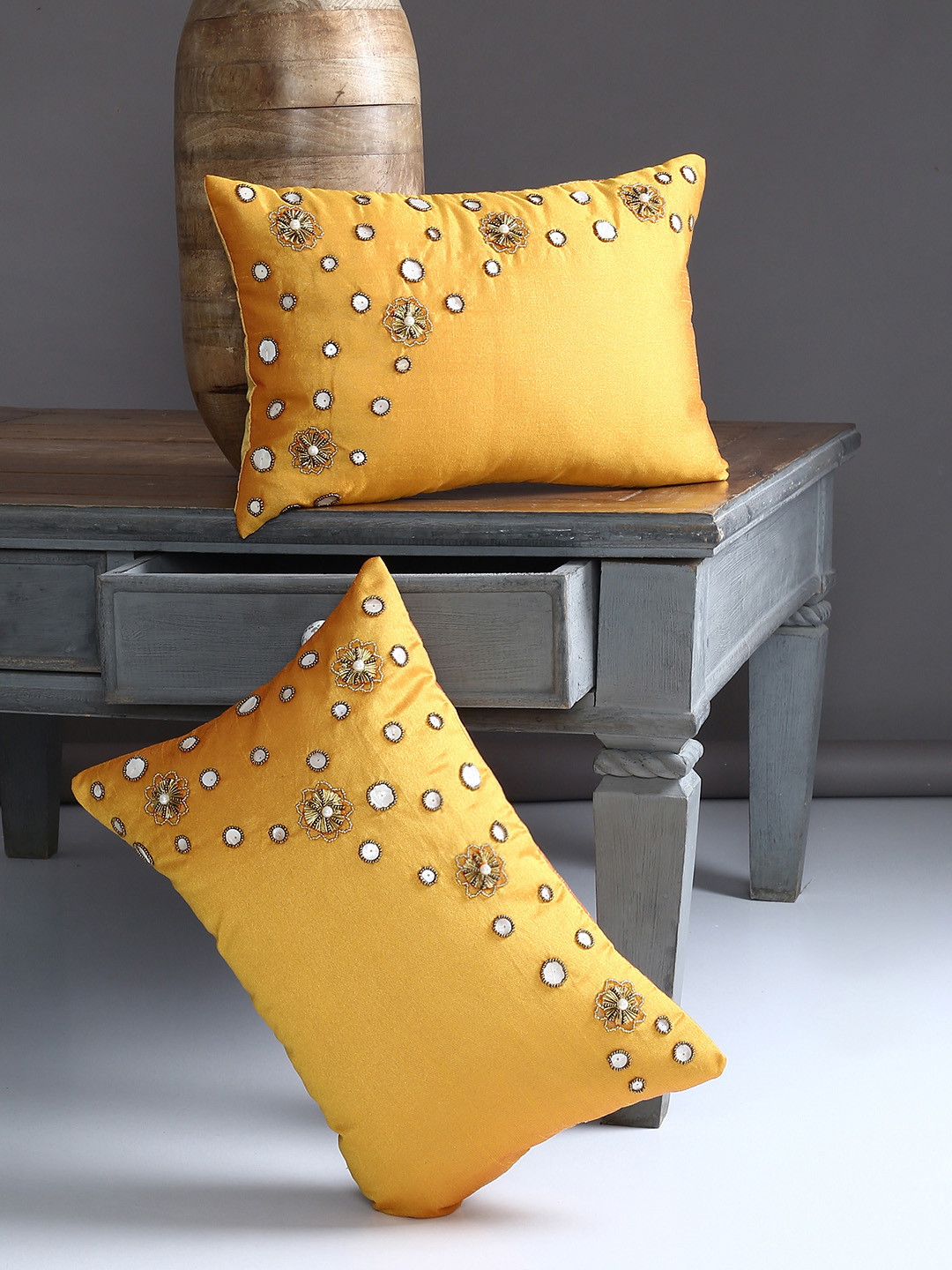 Alina decor Yellow & Silver-Toned Set of 2 Ethnic Motifs Rectangle Cushion Covers