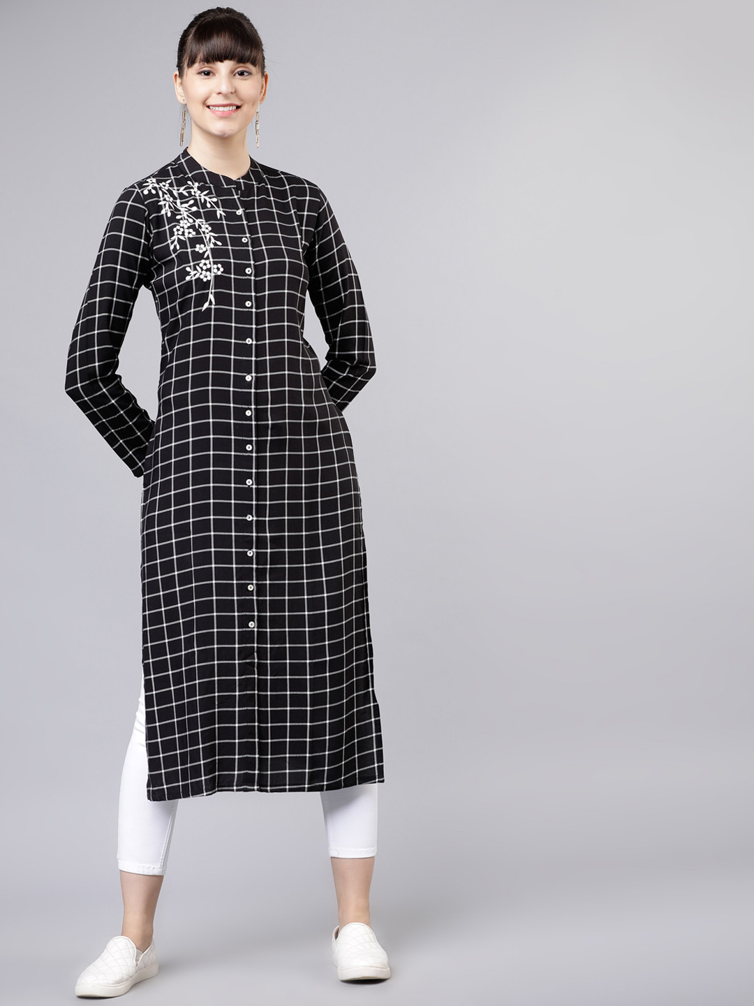Vishudh Women Black & Off-White Checked Straight Kurta