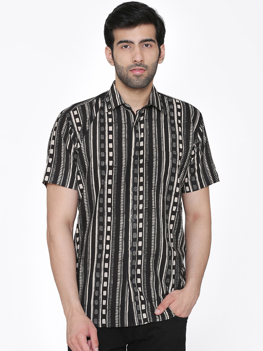 Wintage Men Black & White Regular Fit Printed Casual Shirt