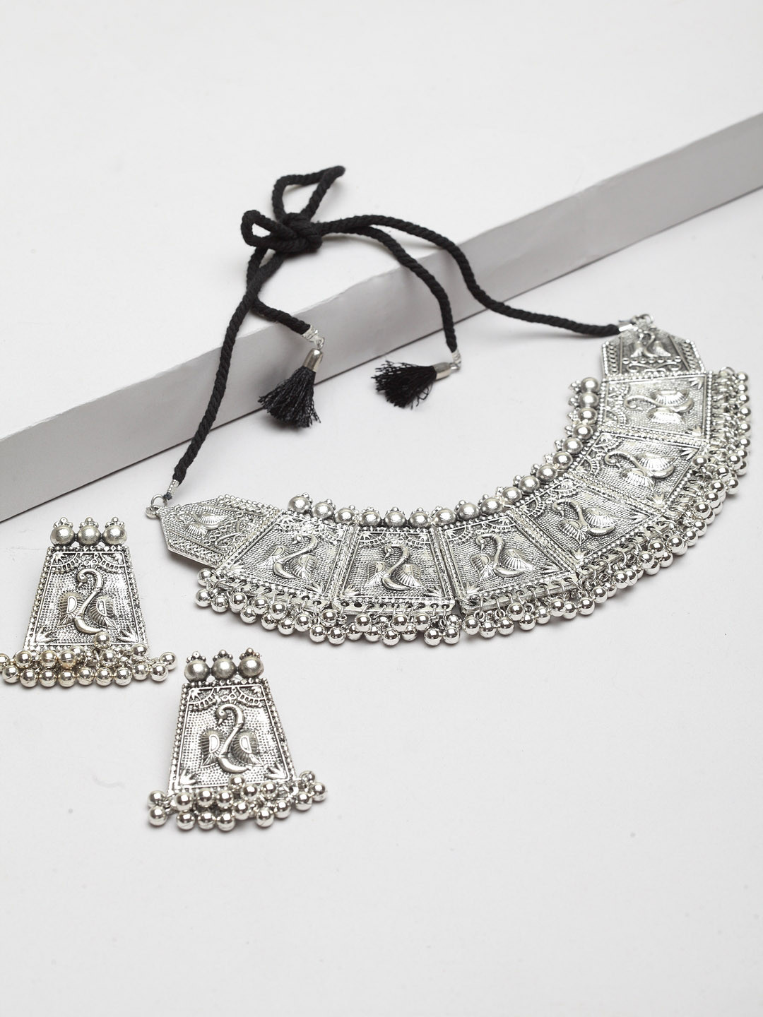 Moedbuille Women Silver-Plated Handcrafted Antique Tribal Jewellery Set