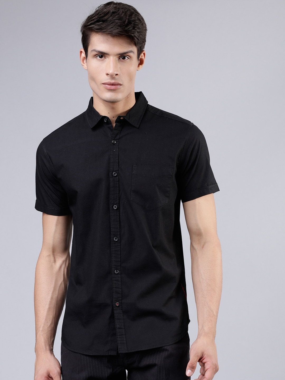 LOCOMOTIVE Men Black Slim Fit Solid Casual Shirt