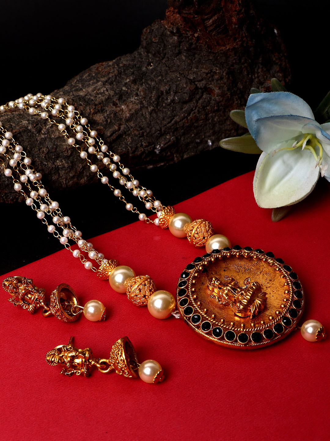 ANIKAS CREATION Women Gold-Plated & Black Antique Matte Finish Temple Jewellery Set