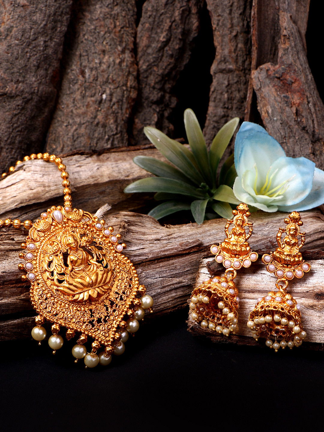 ANIKAS CREATION Women Gold-Plated & White Antique Matte Goddess Laxmi Temple Jewellery Set