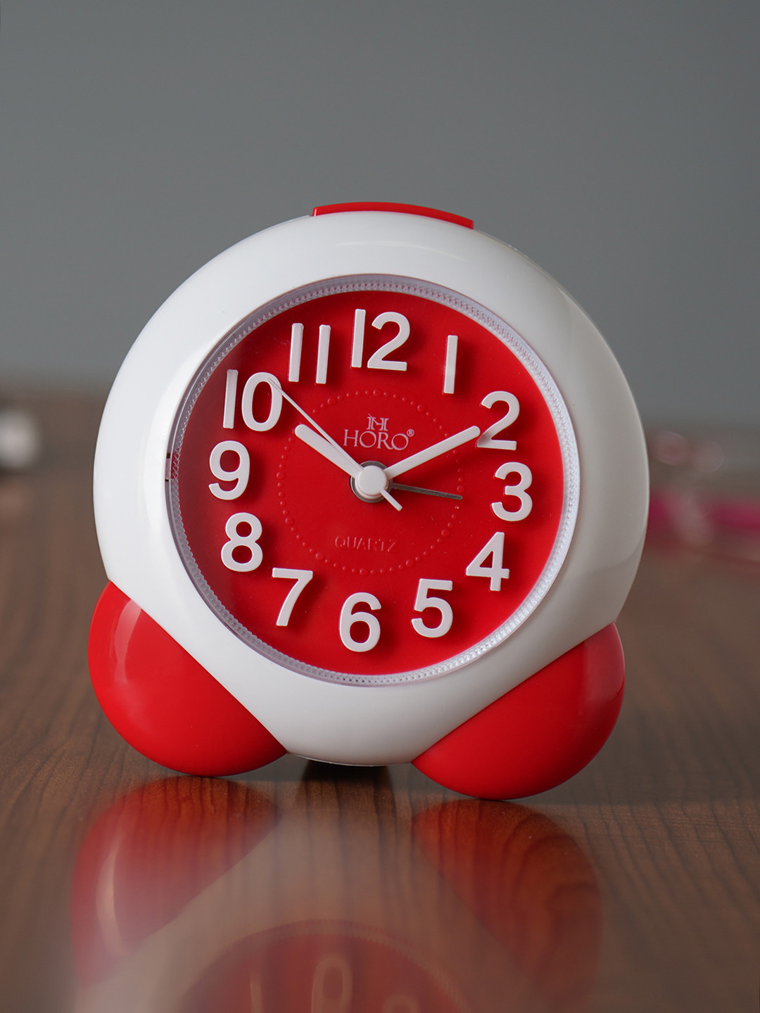 Horo White Plastic Round Battery Analogue Alarm Clock