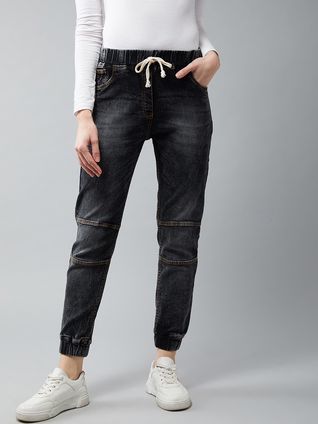 DOLCE CRUDO Women Grey Jogger Mid-Rise Clean Look Stretchable Joggers