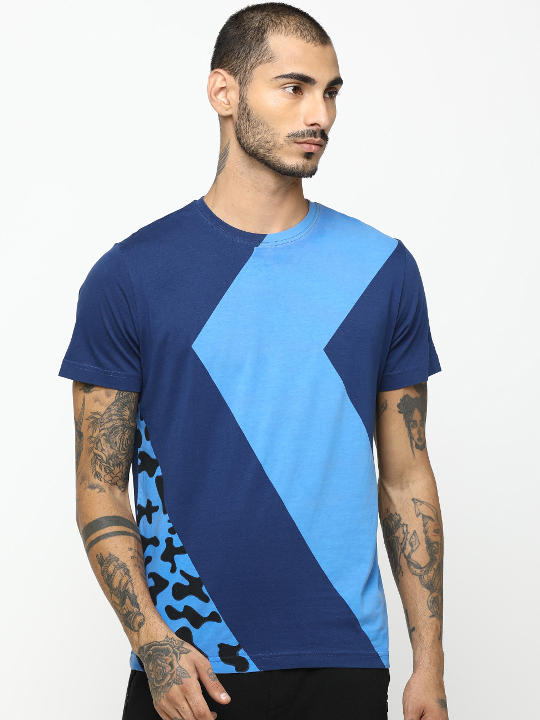 Huetrap Men Blue Colourblocked Round Neck T-shirt