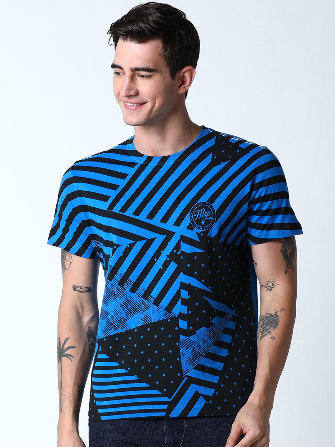 Huetrap Men Blue & Black Striped Round Neck T-shirt