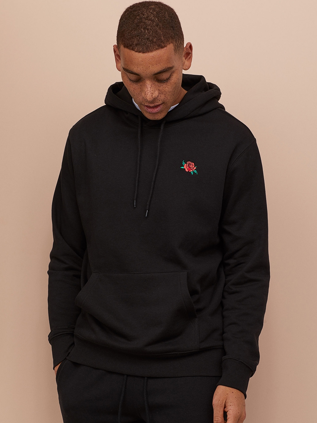 H M Men Black Solid Hooded Top With a Motif