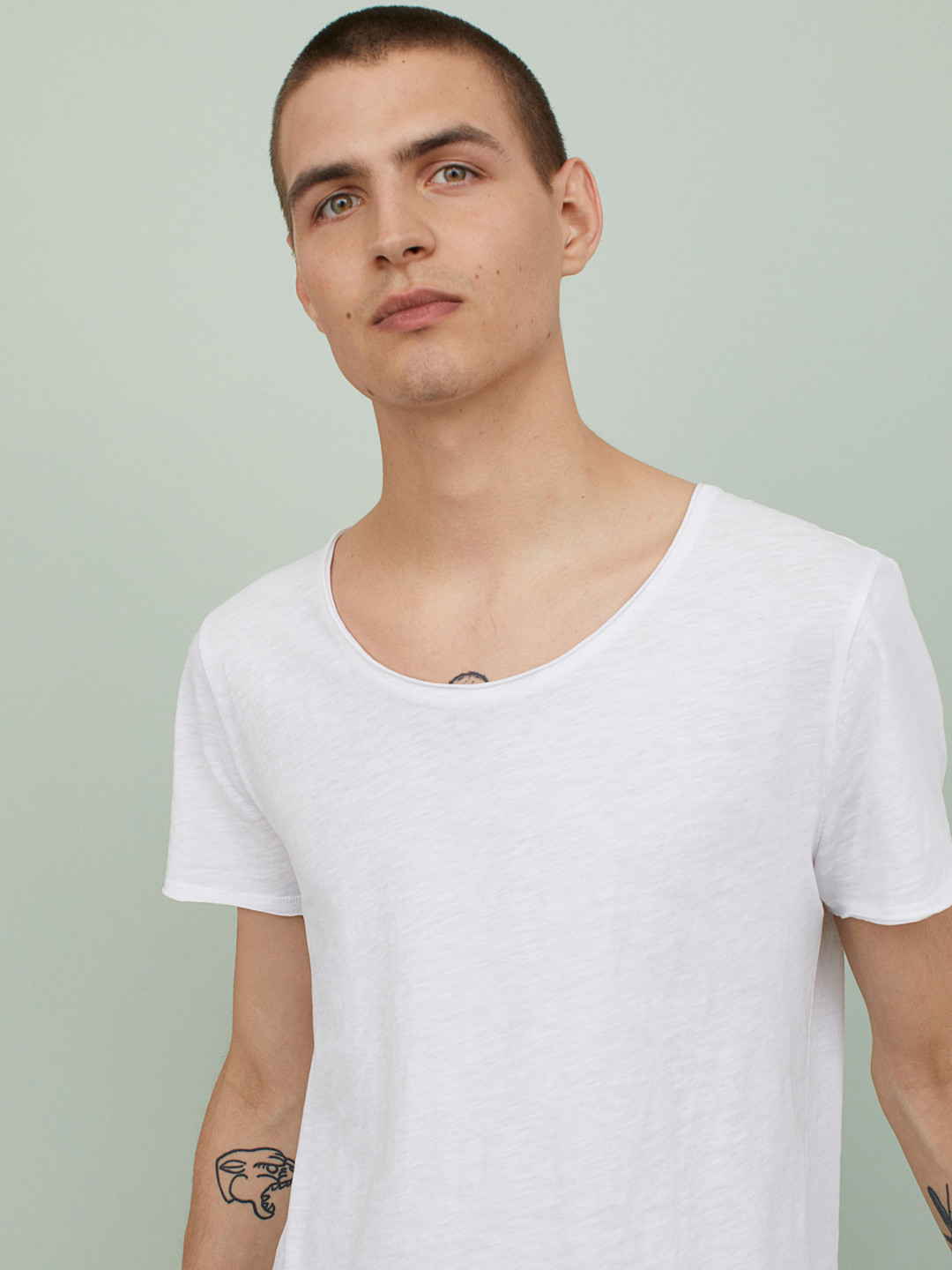 HM Men White Solid Raw Edge Tee