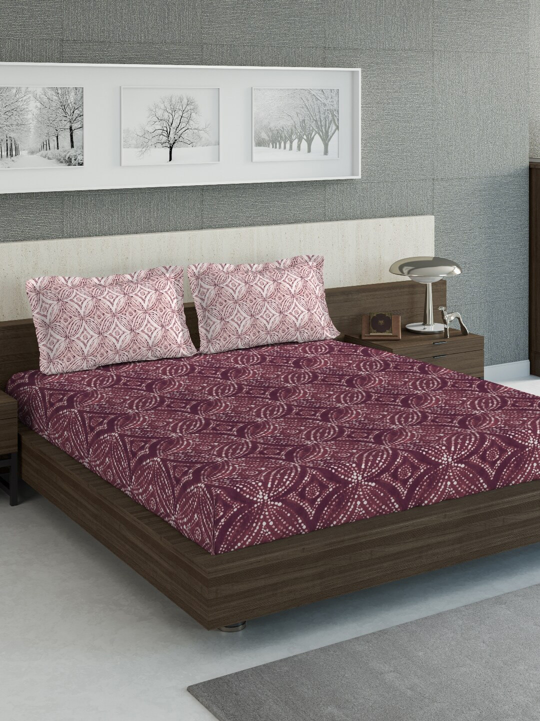 DDecor Burgundy & White Printed Double King Bed Cover With 2 Pillow Covers