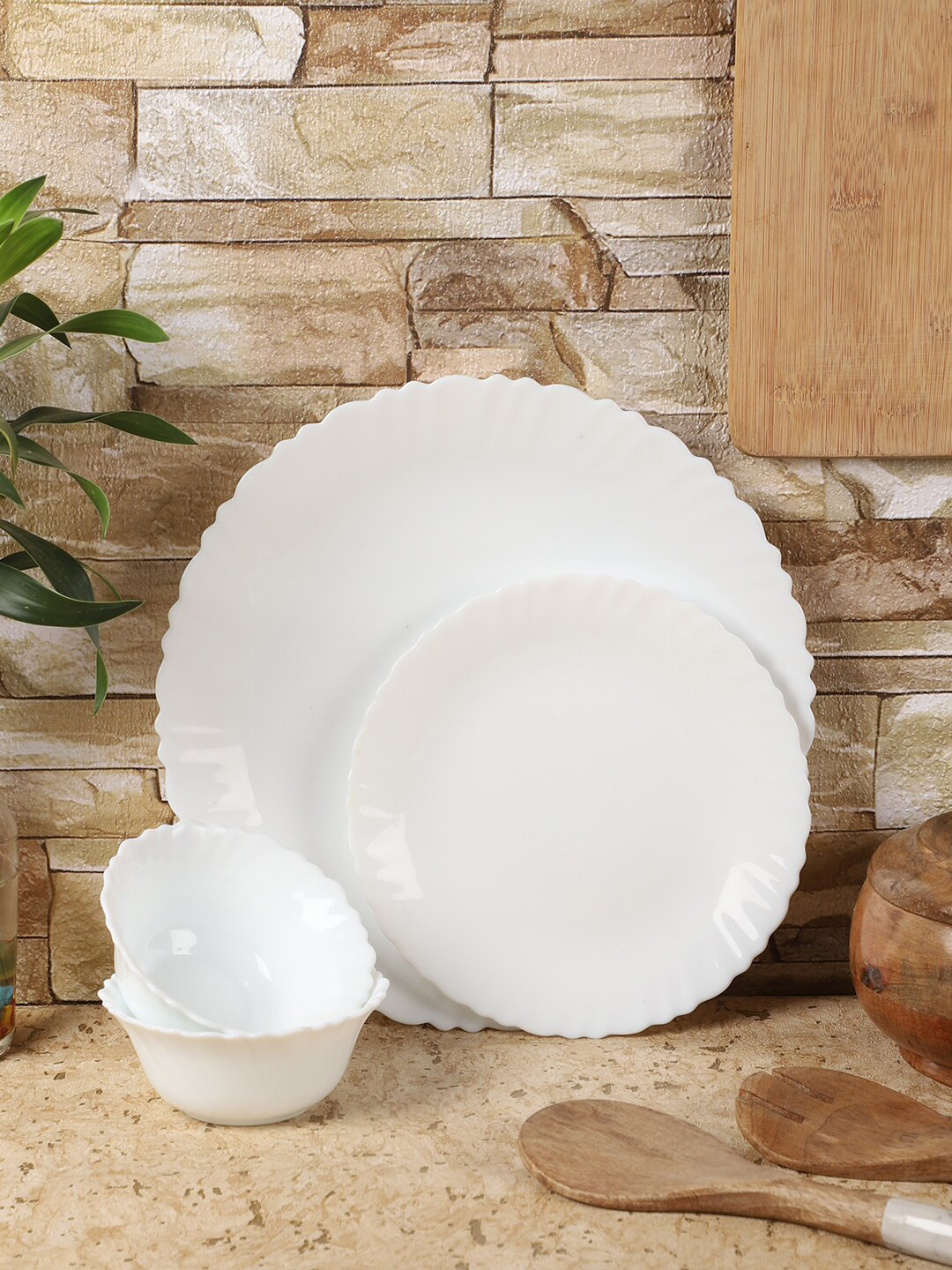 CDI White Solid Melamine Dishwasher and Microwave Safe 18 Piece Dinner Set