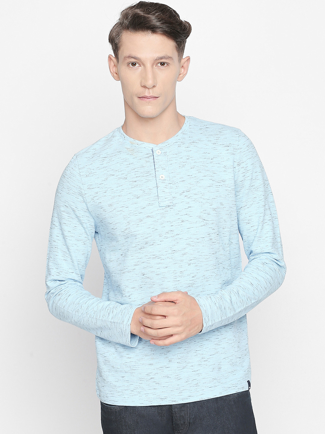 Basics Men Blue Solid Round Neck T-shirt