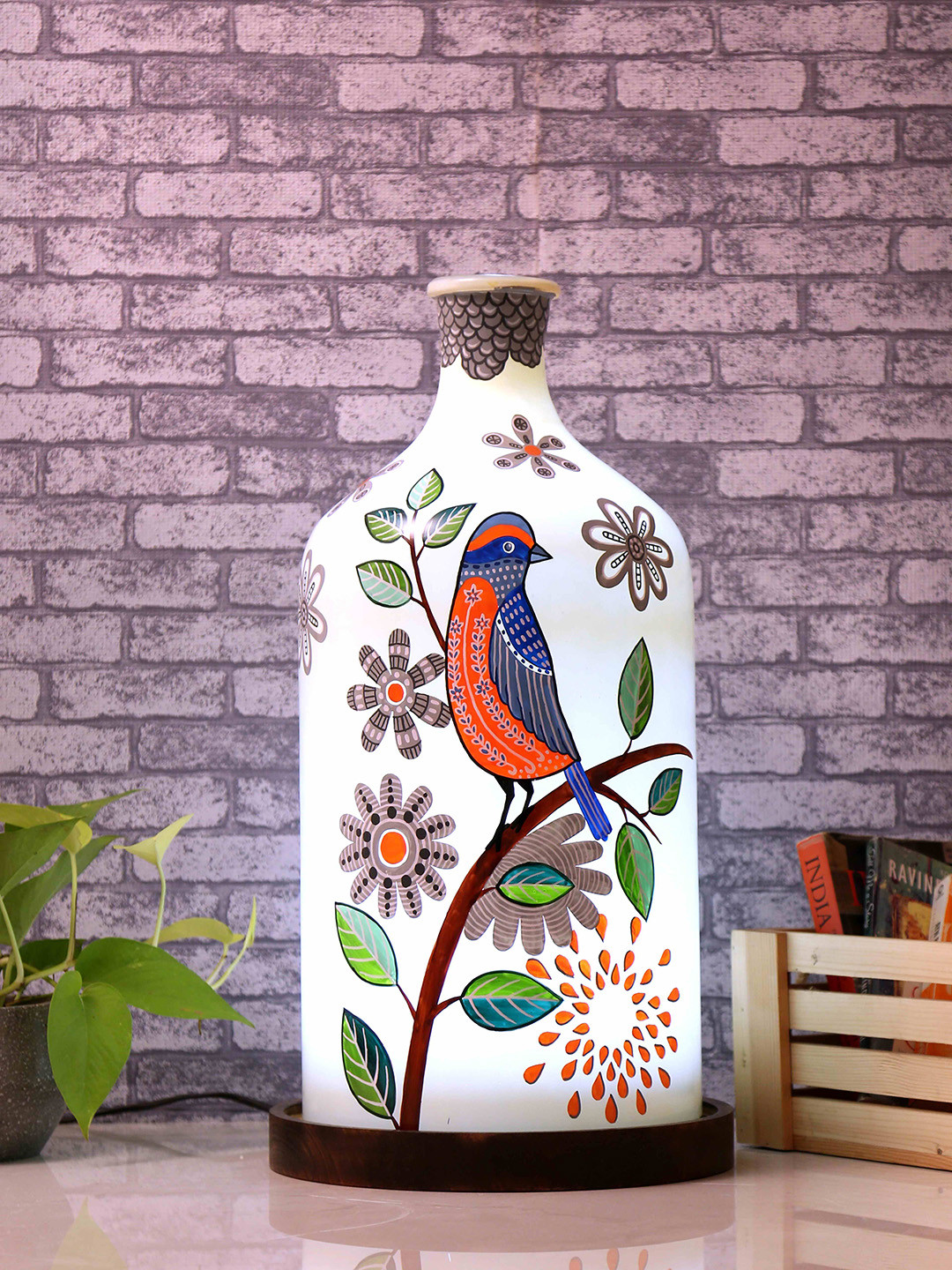 POSH-N-PLUSH Off-White Printed Traditional Table Lamp With Wooden Base