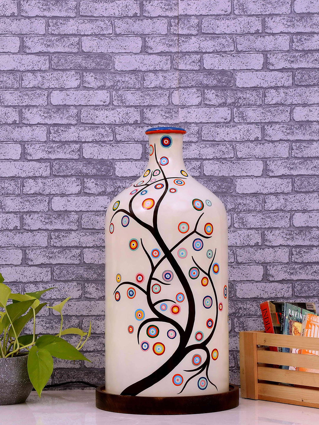 POSH-N-PLUSH Off-White & Black Solid Artful Timber Hand-Painted Table Lamp