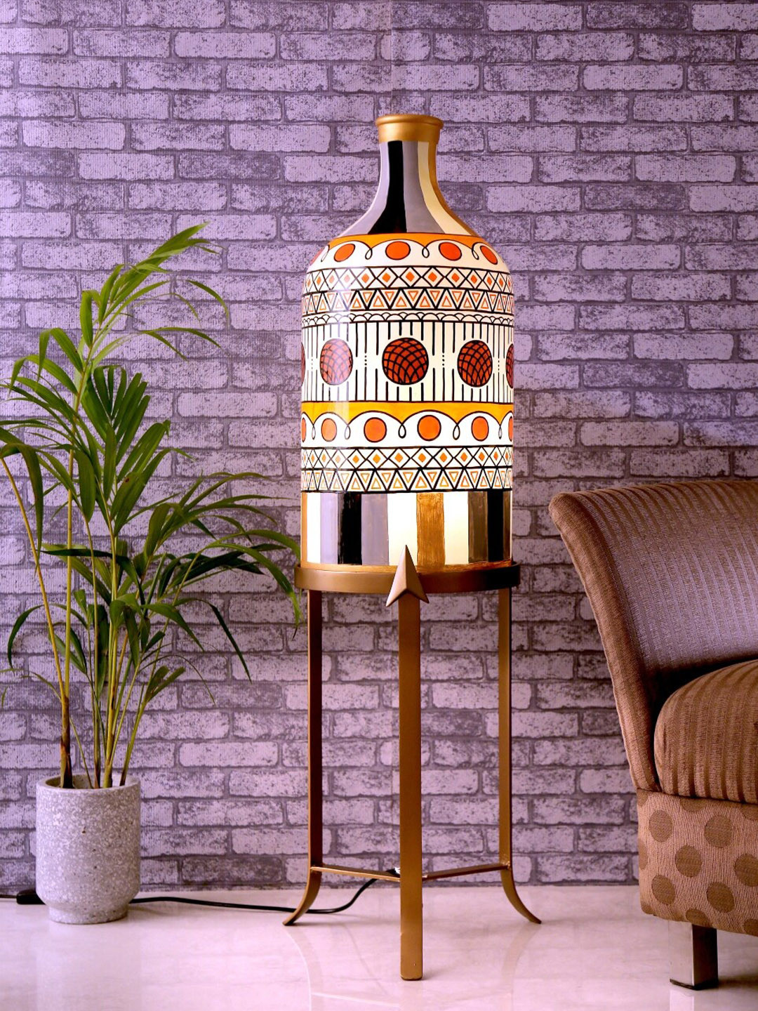 POSH-N-PLUSH Off-White Stripe-it-out Glass Novelty Lamp with Metal Base