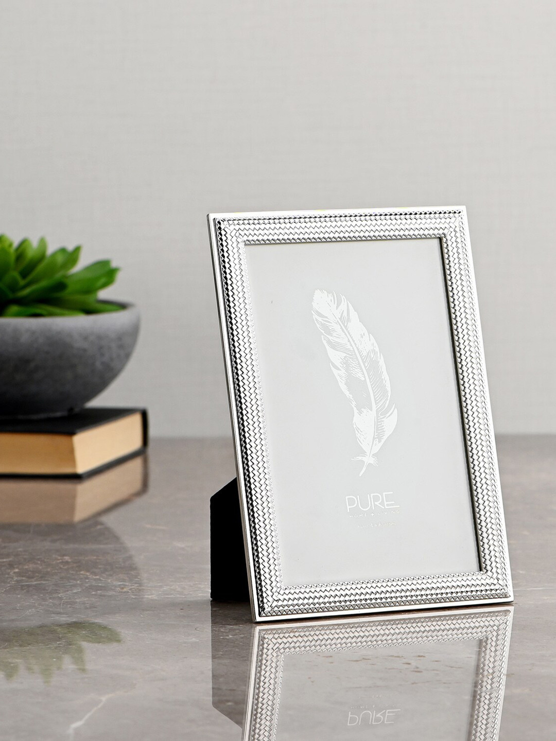 Pure Home and Living Silver Plated Weaved Pattern Metal Photo Frame - Small
