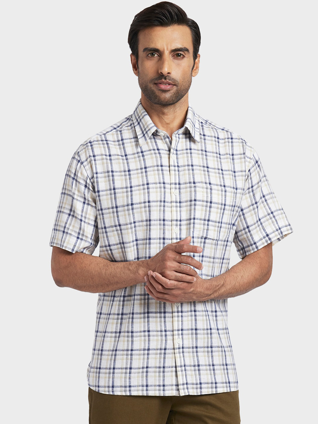 ColorPlus Men White & Navy Blue Regular Fit Checked Casual Shirt