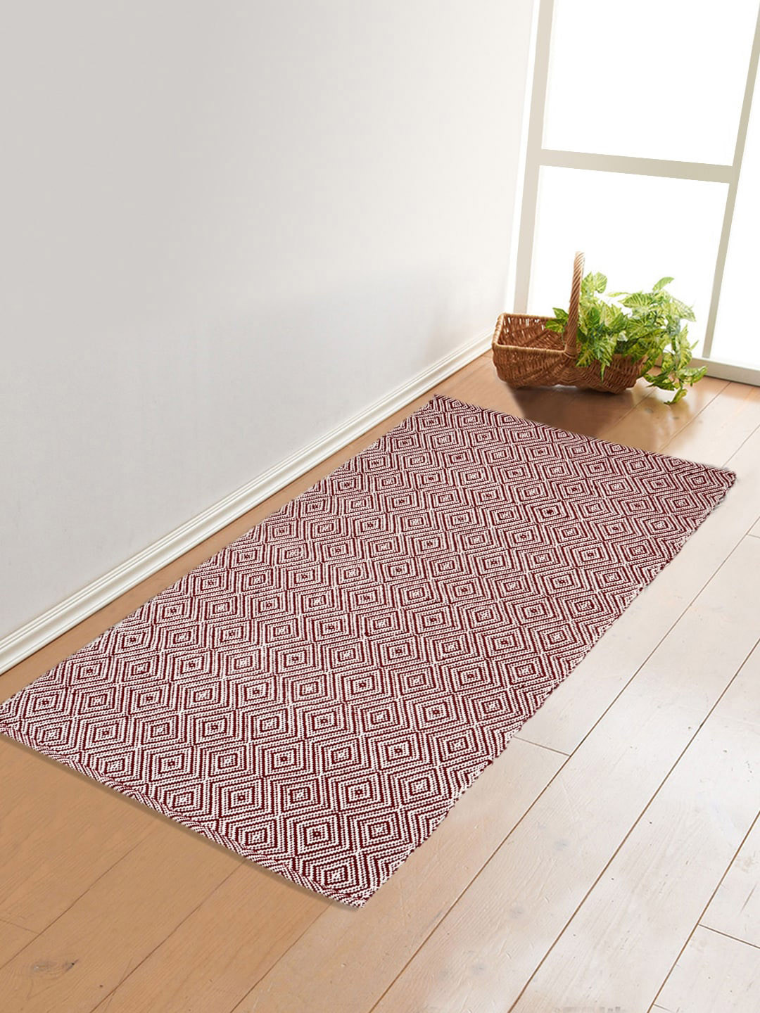 Saral Home Maroon & Off-White Geometric Patterned Dhurrie