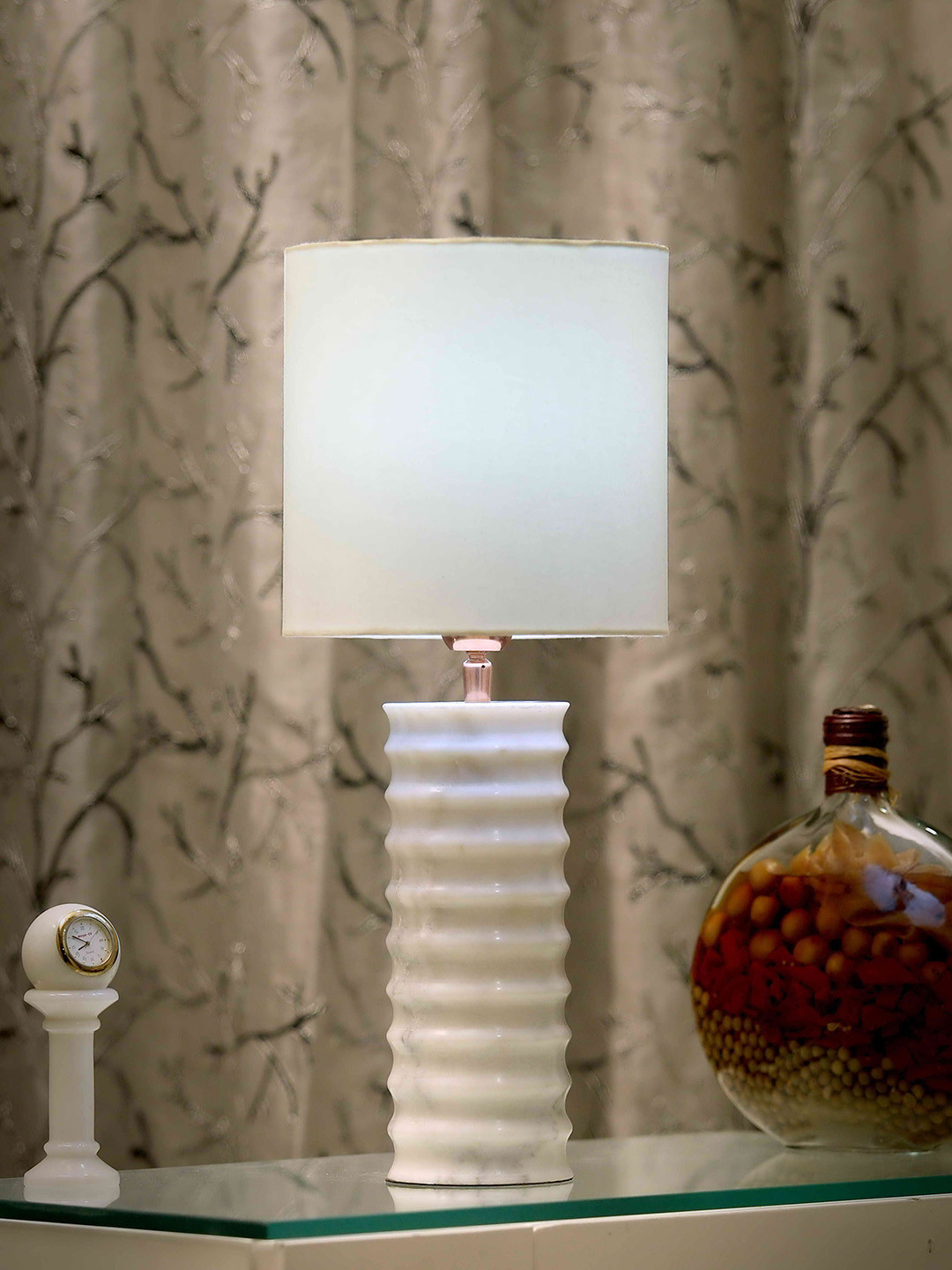 POSH-N-PLUSH Beige Solid Carved-Way Marble Buffet Table Lamp with Shade