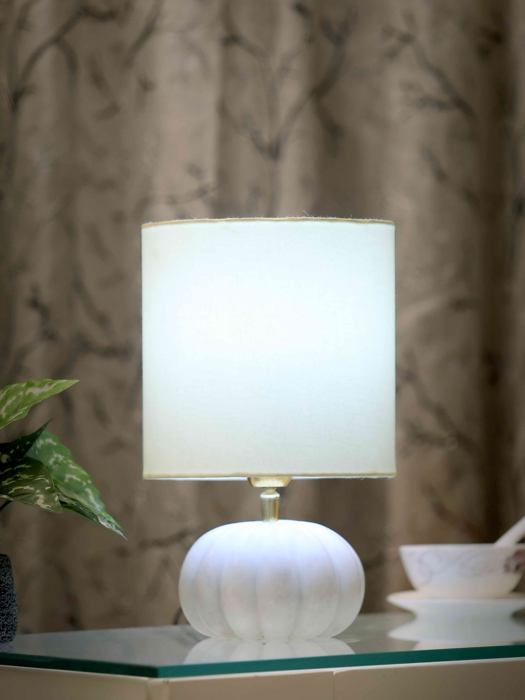 POSH-N-PLUSH White Solid Pumpkin Marble Table Lamp with Shade